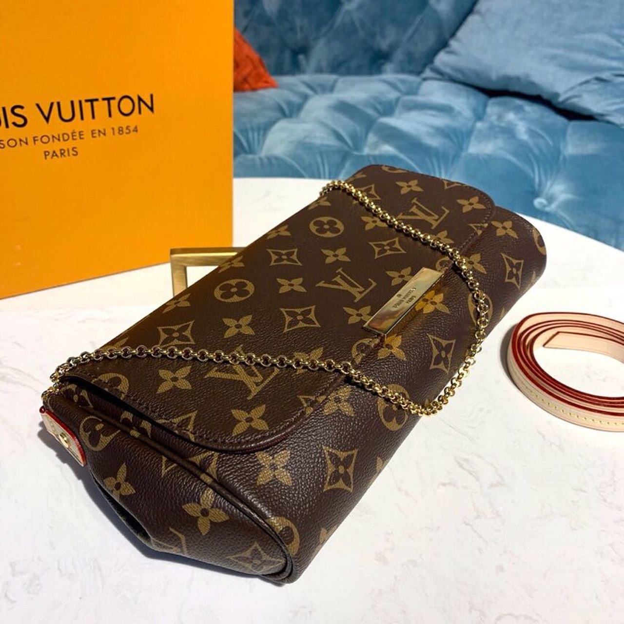 LV Favorite MM Clutch Monogram Canvas For Women, WomenÃ¢â‚¬â„¢s Handbags, Shoulder And Crossbody Bags 10.2in/26cm LV M40718