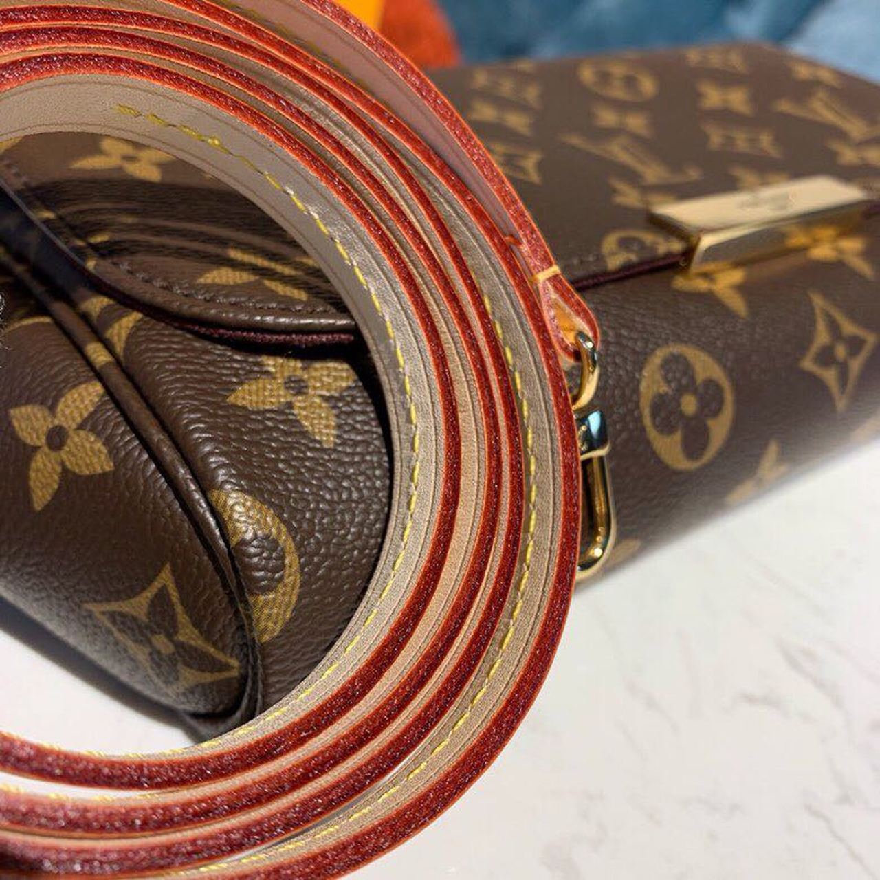 LV Favorite MM Clutch Monogram Canvas For Women, WomenÃ¢â‚¬â„¢s Handbags, Shoulder And Crossbody Bags 10.2in/26cm LV M40718
