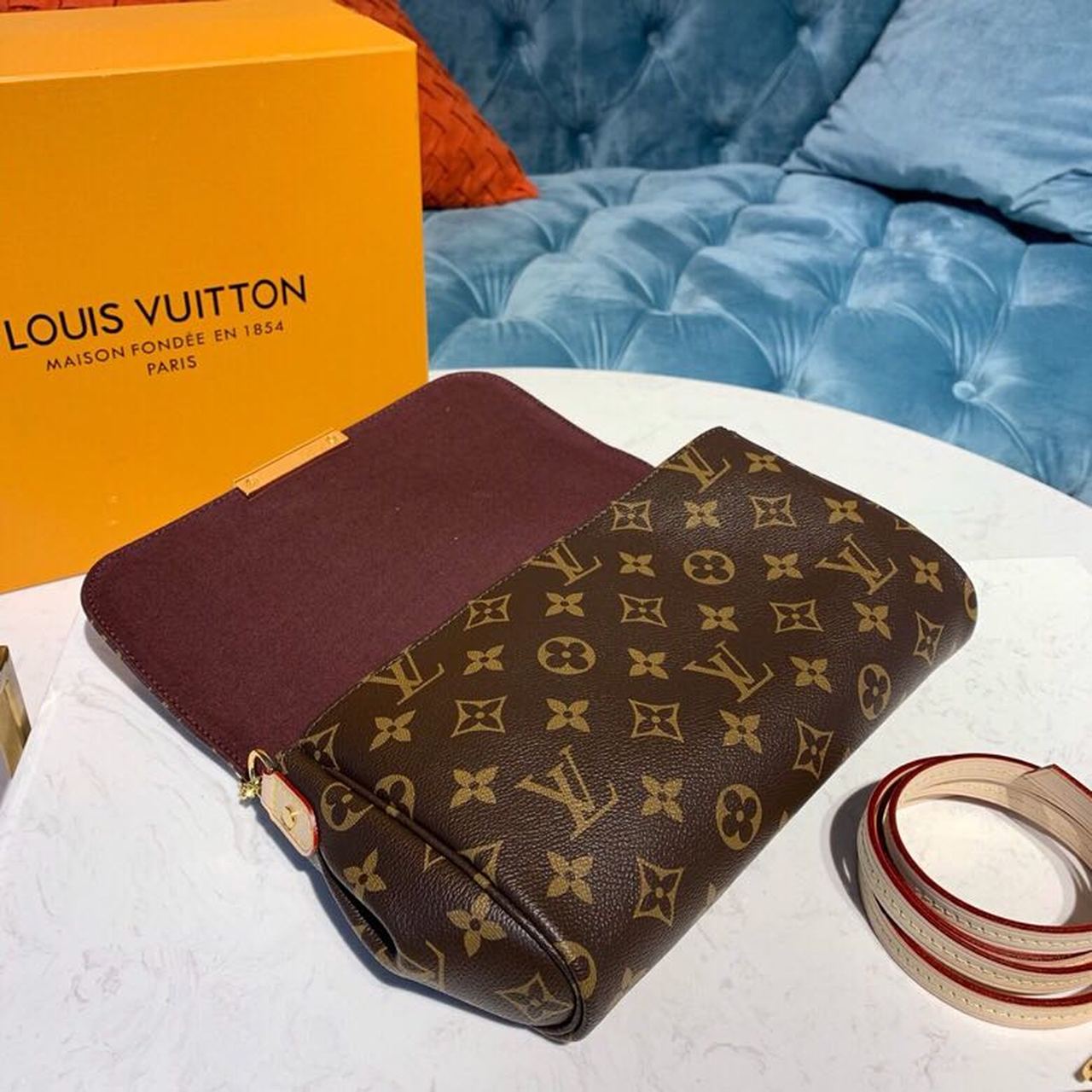 LV Favorite PM Monogram Canvas For Women, WomenÃ¢â‚¬â„¢s Handbags, Shoulder And Crossbody Bags 10.2in/26cm LV M40717