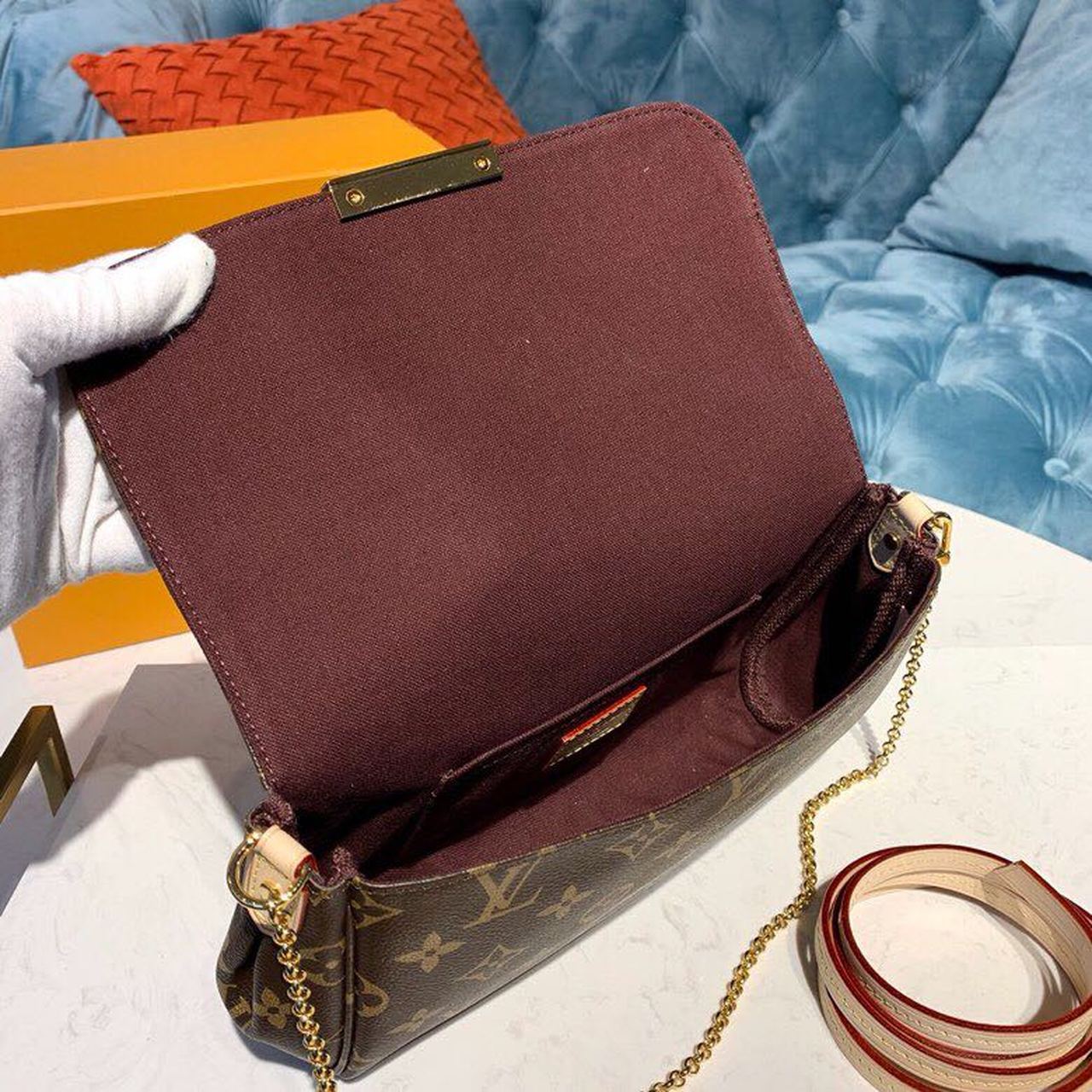 LV Favorite MM Clutch Monogram Canvas For Women, WomenÃ¢â‚¬â„¢s Handbags, Shoulder And Crossbody Bags 10.2in/26cm LV M40718