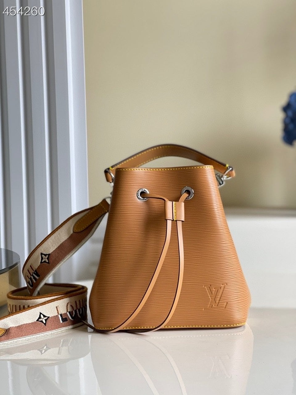 LV NeoNoe GLAMI Bucket Bag Honey Gold For Women,  Shoulder And Crossbody Bags 7.9in/20cm LV M57706