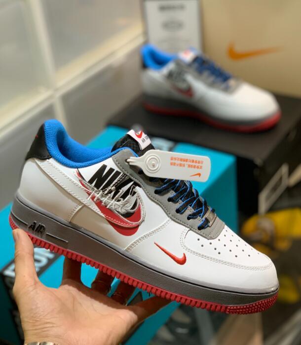 SAMC - NKE Shoes - 700