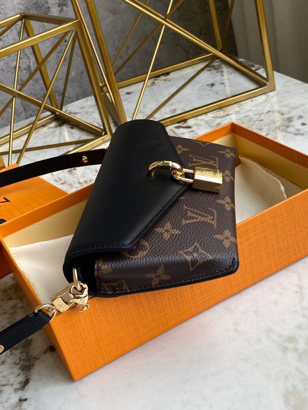 LOV2 Bags - Luxurious Bags  1415