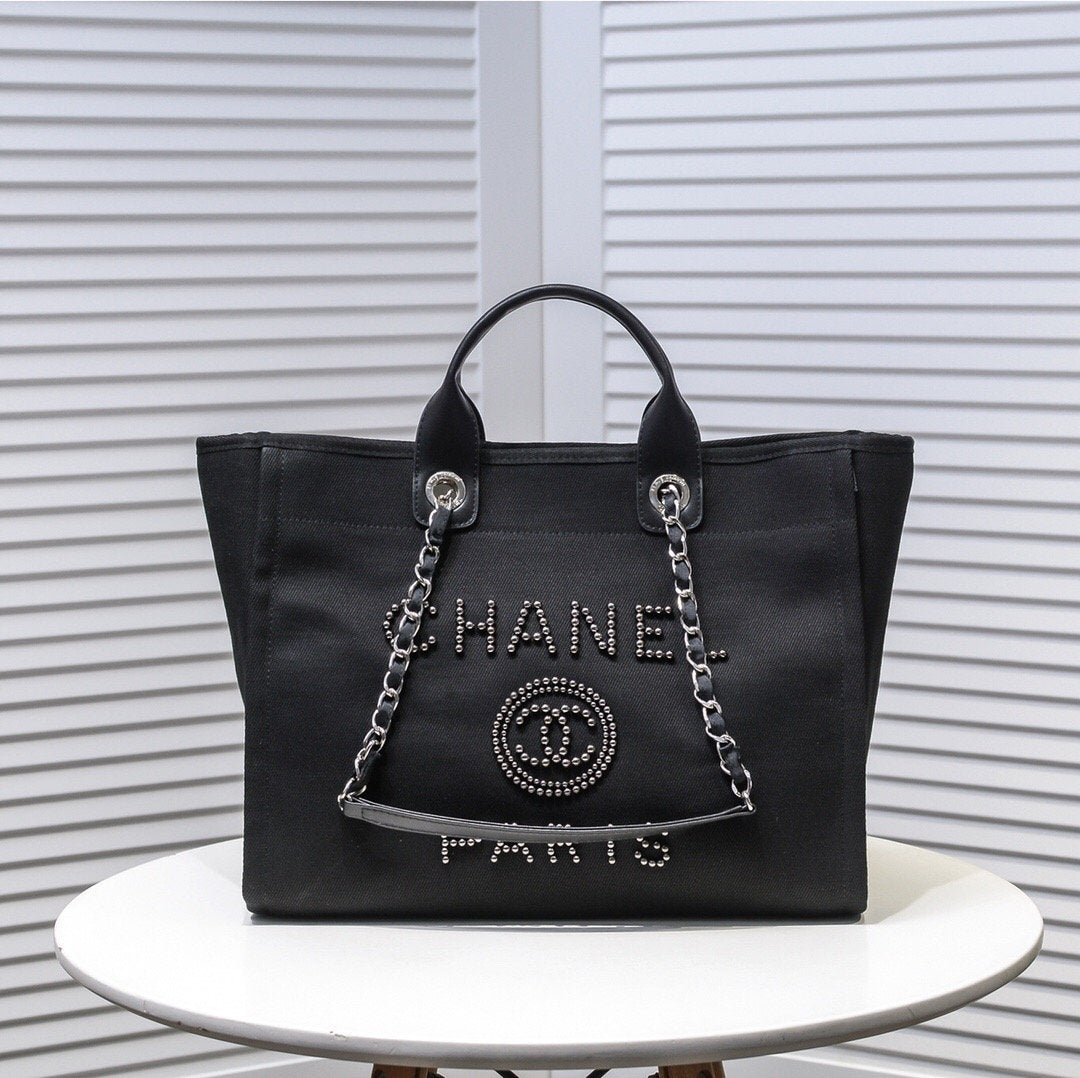 Designer bags by Chanel 086