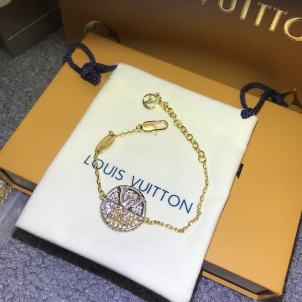 LV Necklaces 095