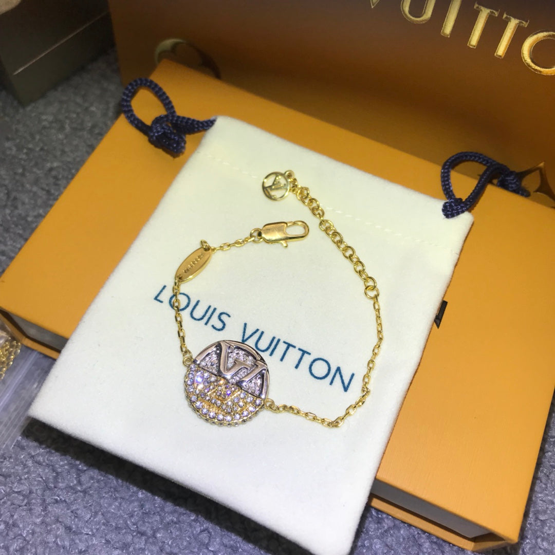 LV Necklaces 095
