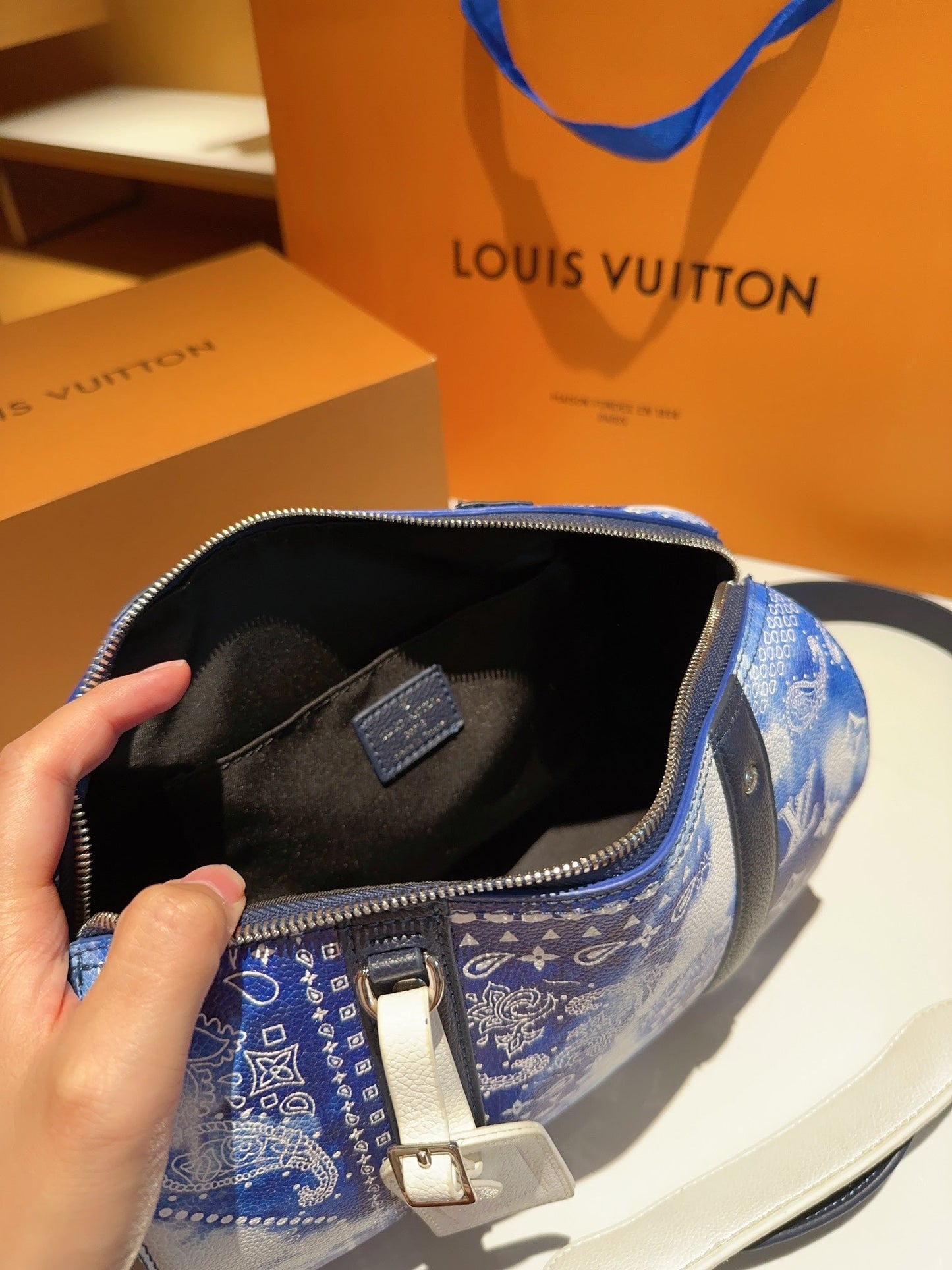 EN - New Arrival Bags LUV 511