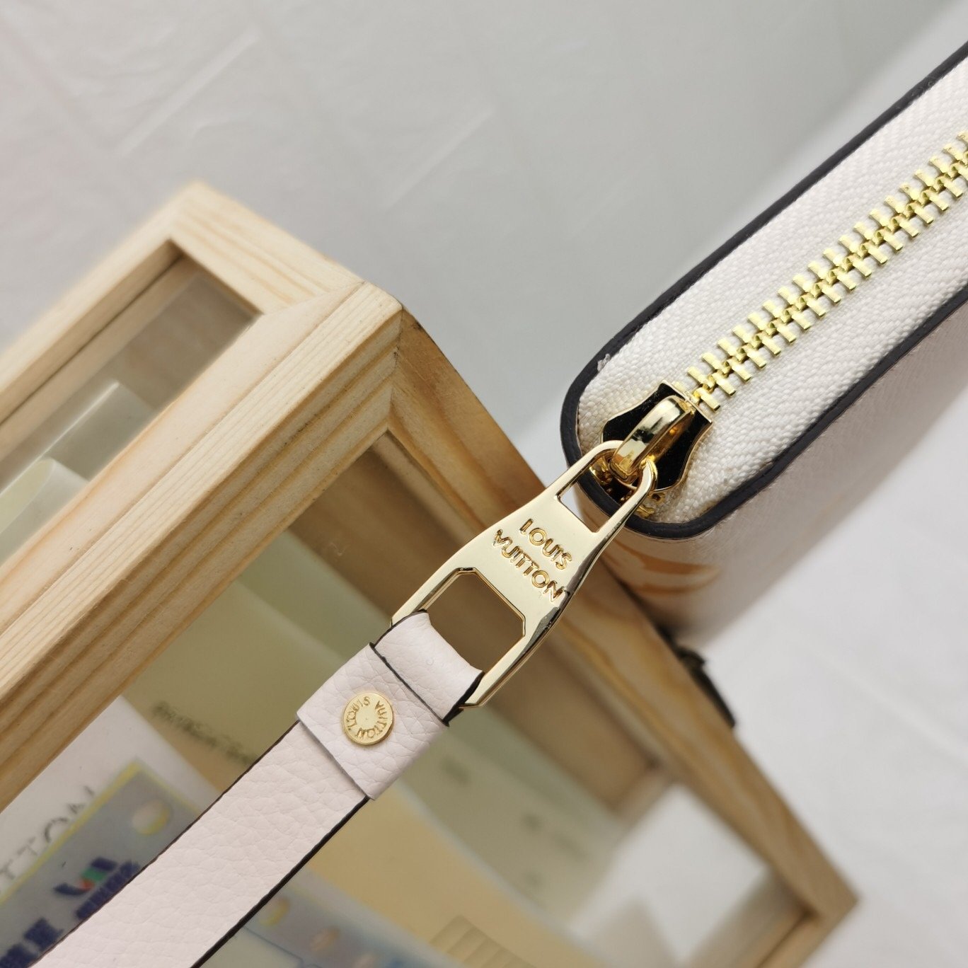 EN - New Arrival Wallet LUV 107