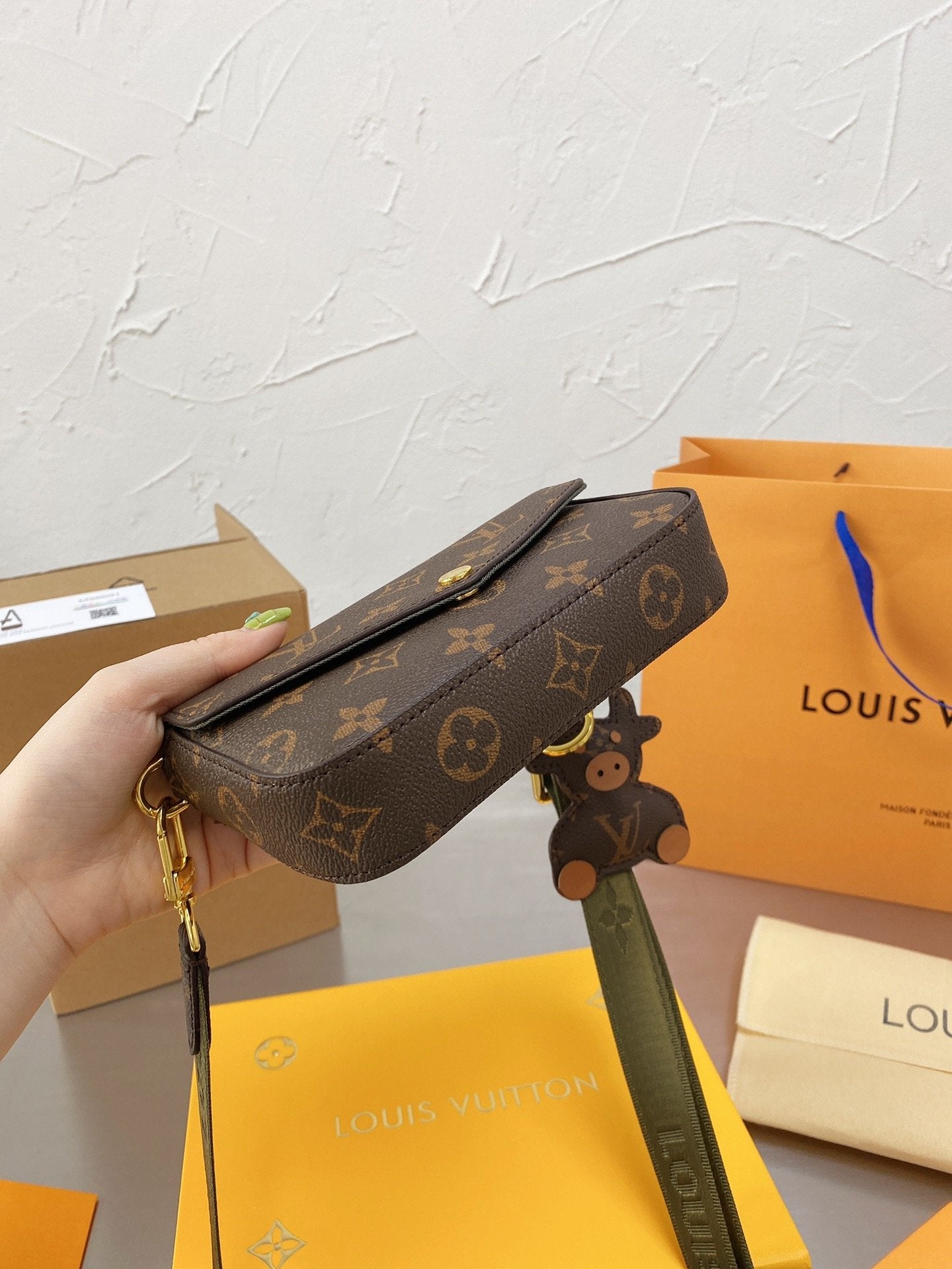 EN - New Arrival Bags LUV 066