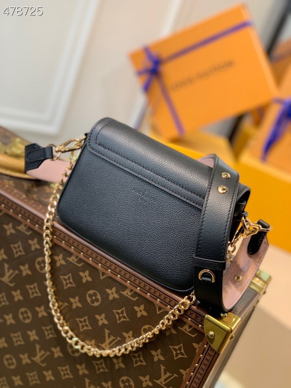 LV Lockme Tender Bag Black For Women, WomenÃ¢â‚¬â„¢s Handbags, Shoulder And Crossbody Bags 7.5in/19cm LV M58557