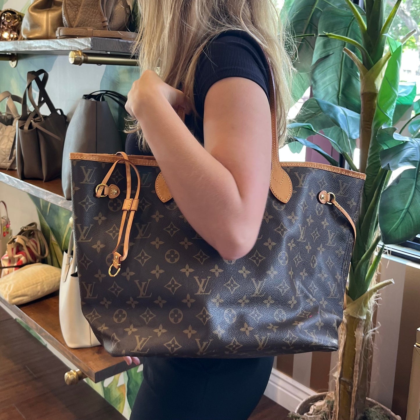 LOUIS VUITTON Neverfull MM Monogram Tote