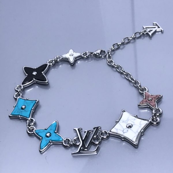 LV Necklaces 019
