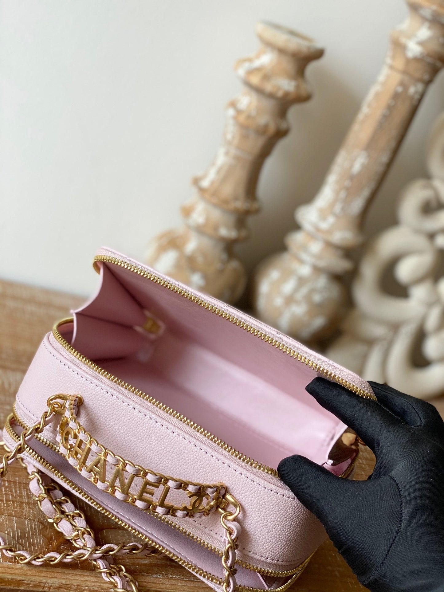 CHLSmall Vanity Case Gold Hardware Light PiNike For Women, Women’s Handbags, Shoulder Bags 5.9in/15cm AS3228 