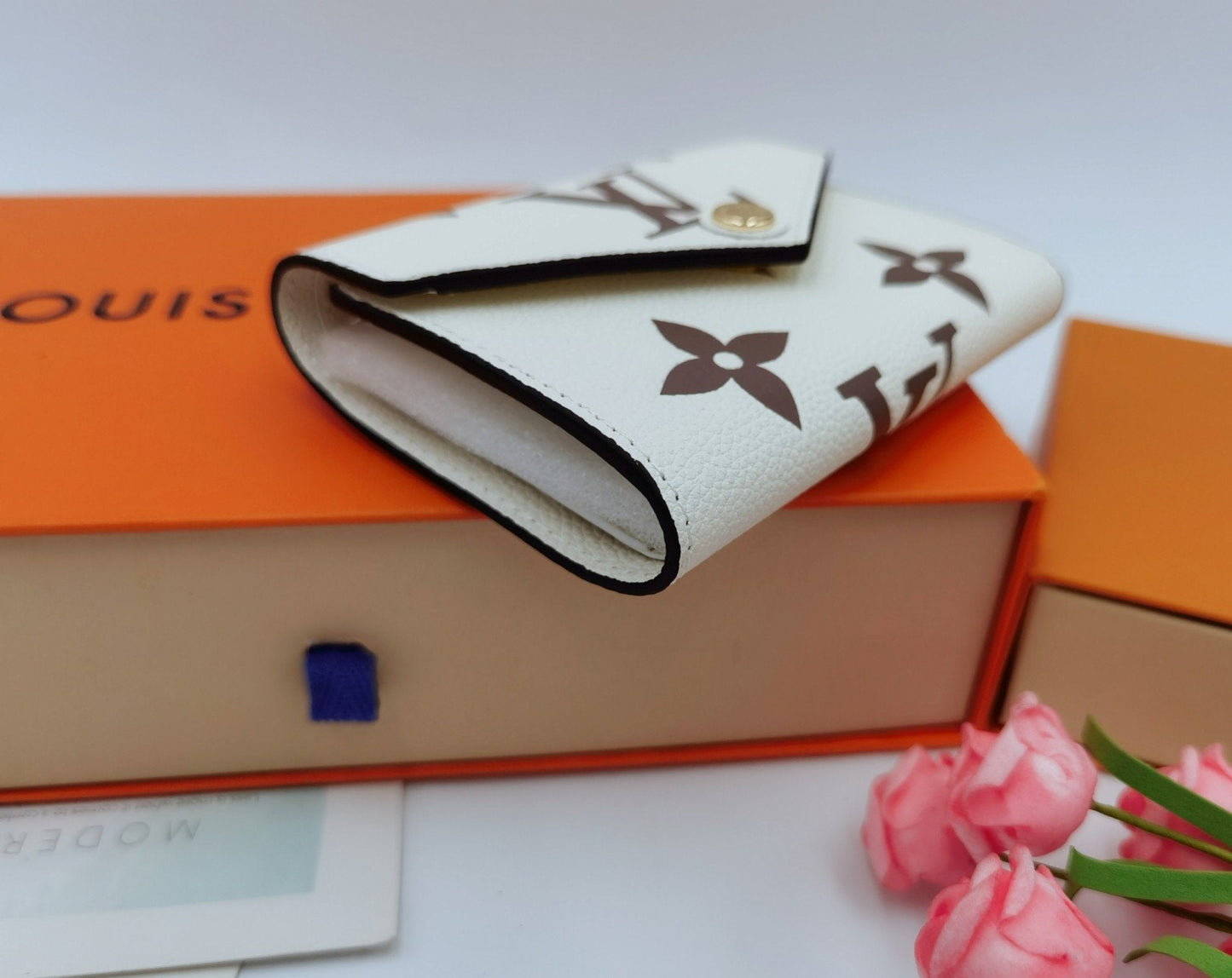 EN - New Arrival Wallet LUV 001