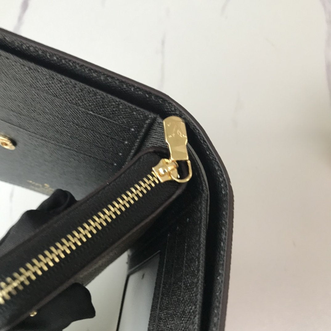EN - New Arrival Wallet LUV 039