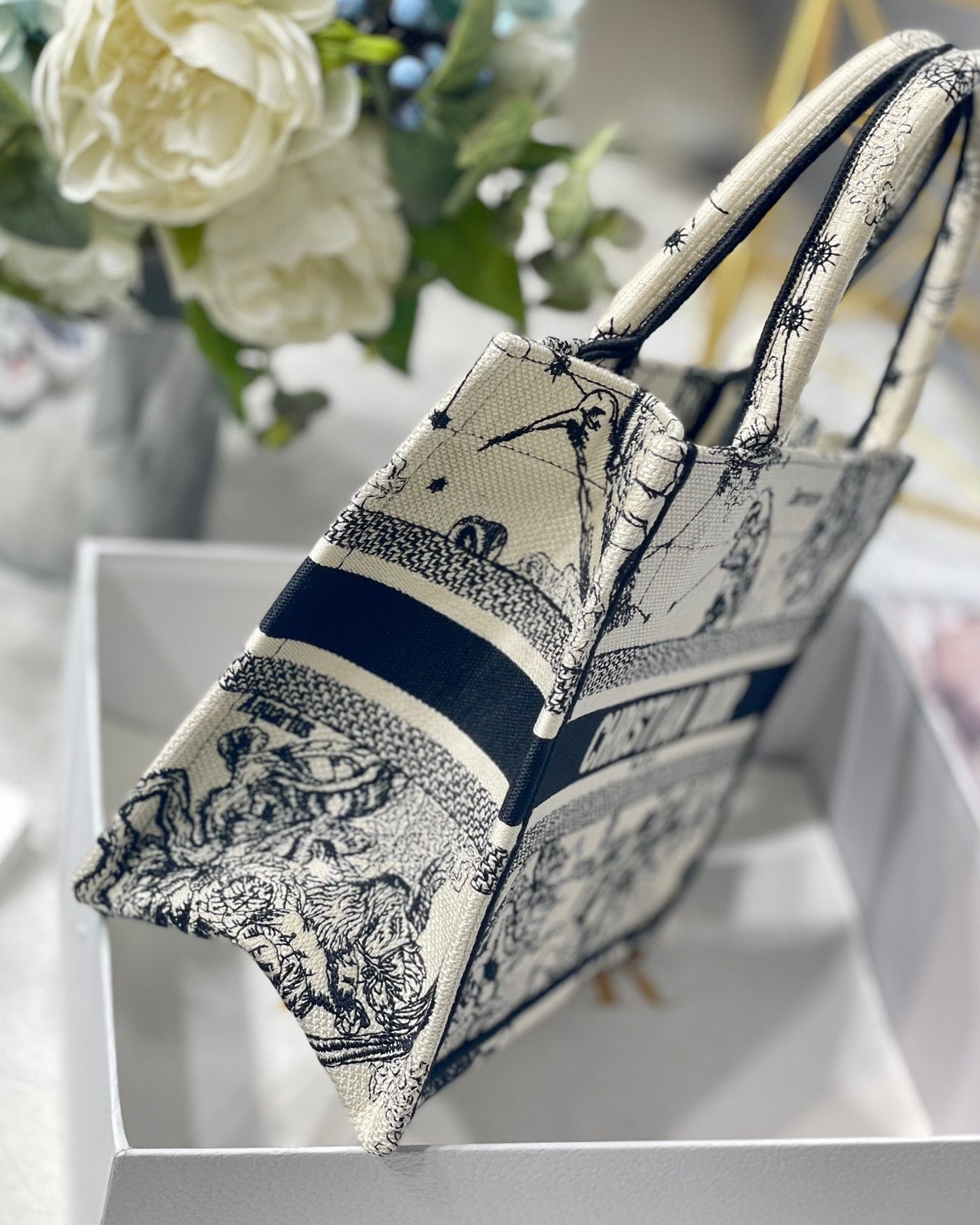 GLAMI Small Book Tote White, For Women, WomenÃ¢â‚¬â„¢s Handbags 26.5cm/10.5in CD M1265ZRHZ_M941