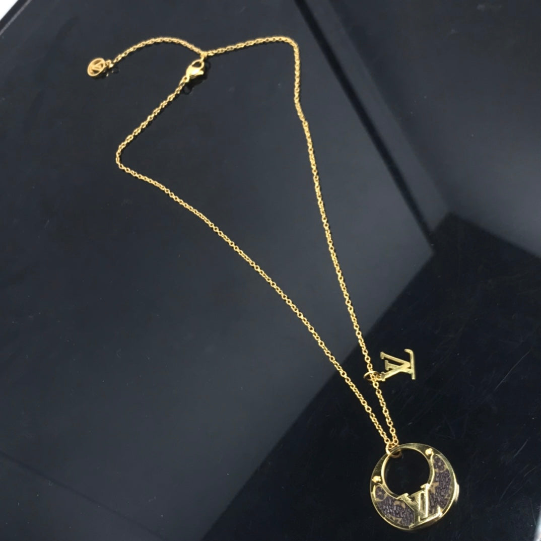 LV Necklaces 083