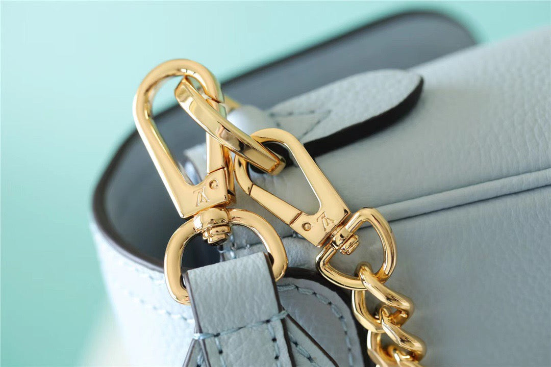 LV Lockme Tender Light Blue For Women, WomenÃ¢â‚¬â„¢s Handbags, Shoulder And Crossbody Bags 7.5in/19cm LV