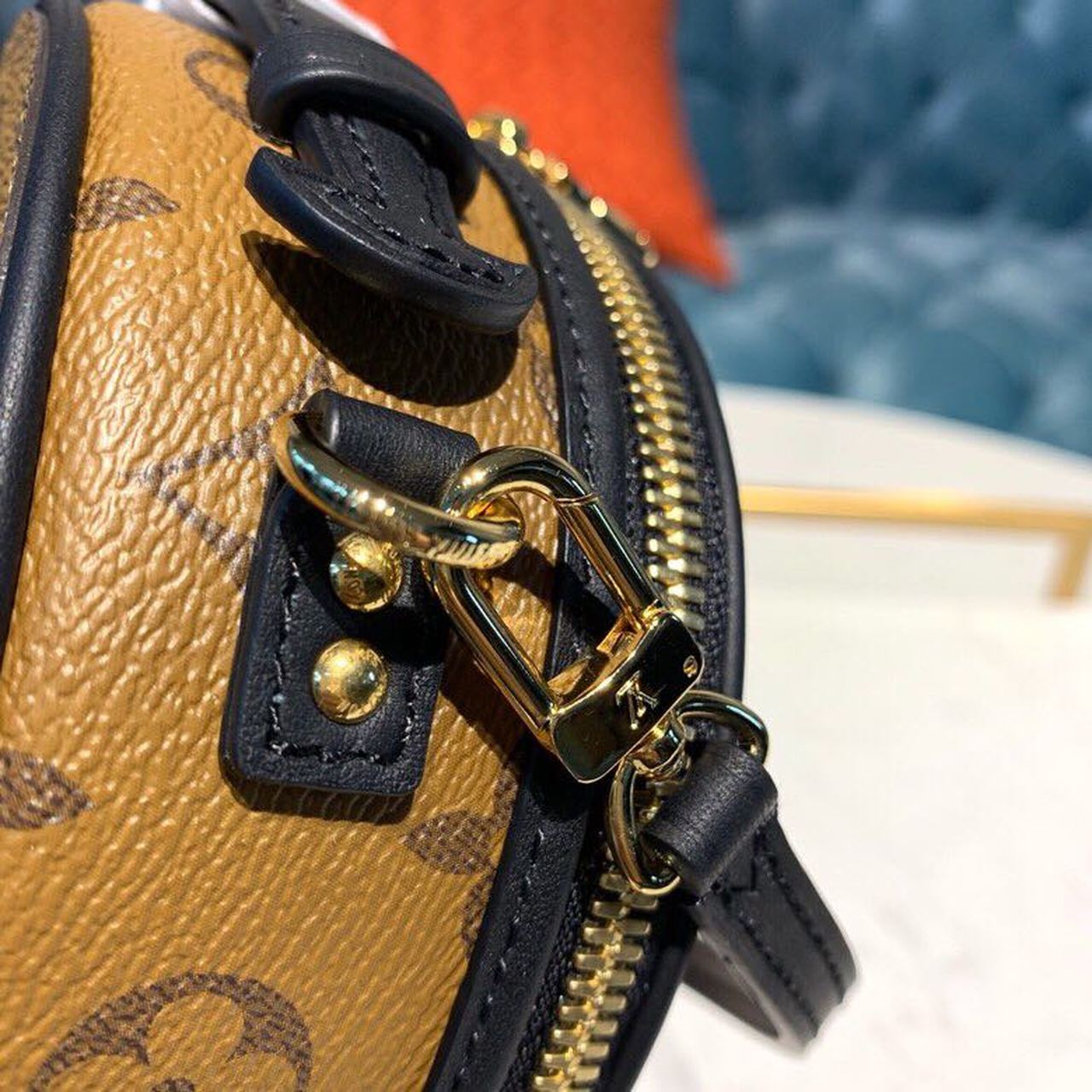 LV Mini Boite Chapeau Monogram Reverse Canvas For Women, WomenÃ¢â‚¬â„¢s Chain And Strap Wallet, Shoulder And Crossbody Wallet 5.1in/13cm LV M68276