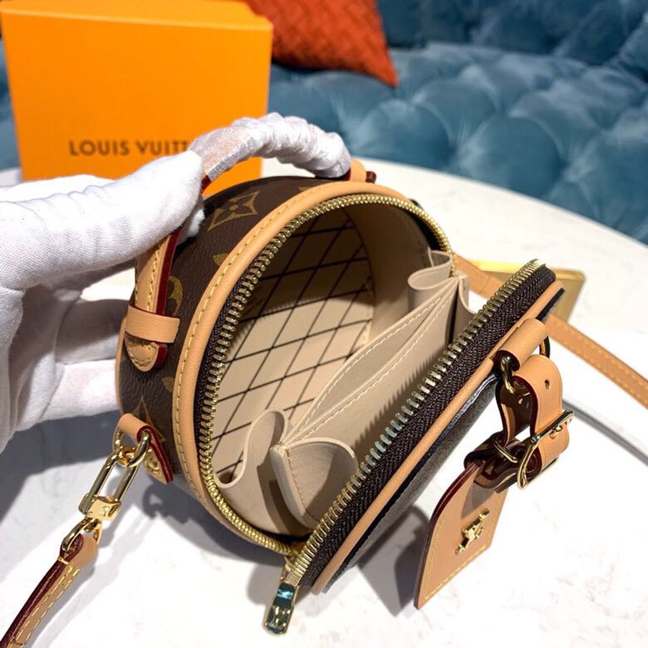 LV Mini Boite Chapeau Monogram Canvas For Women, WomenÃ¢â‚¬â„¢s Chain And Strap Wallet, Shoulder And Crossbody Wallet 5.1in/13cm LV M44699