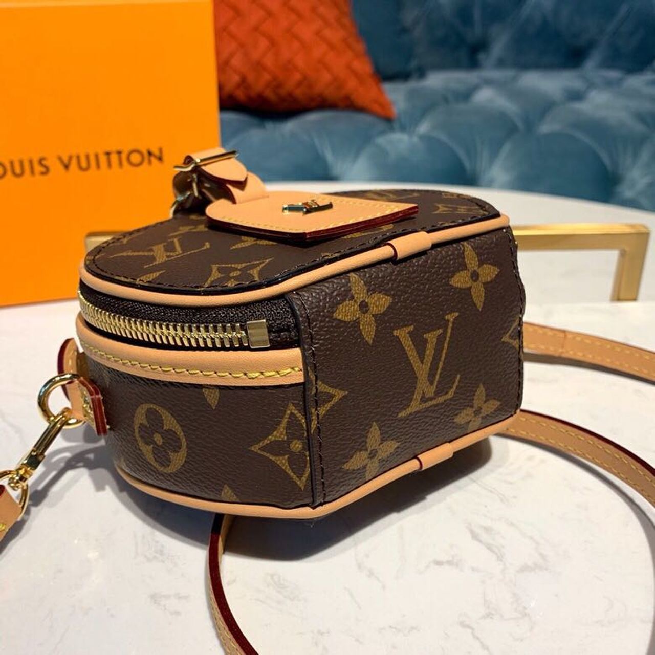 LV Mini Boite Chapeau Monogram Canvas For Women, WomenÃ¢â‚¬â„¢s Chain And Strap Wallet, Shoulder And Crossbody Wallet 5.1in/13cm LV M44699