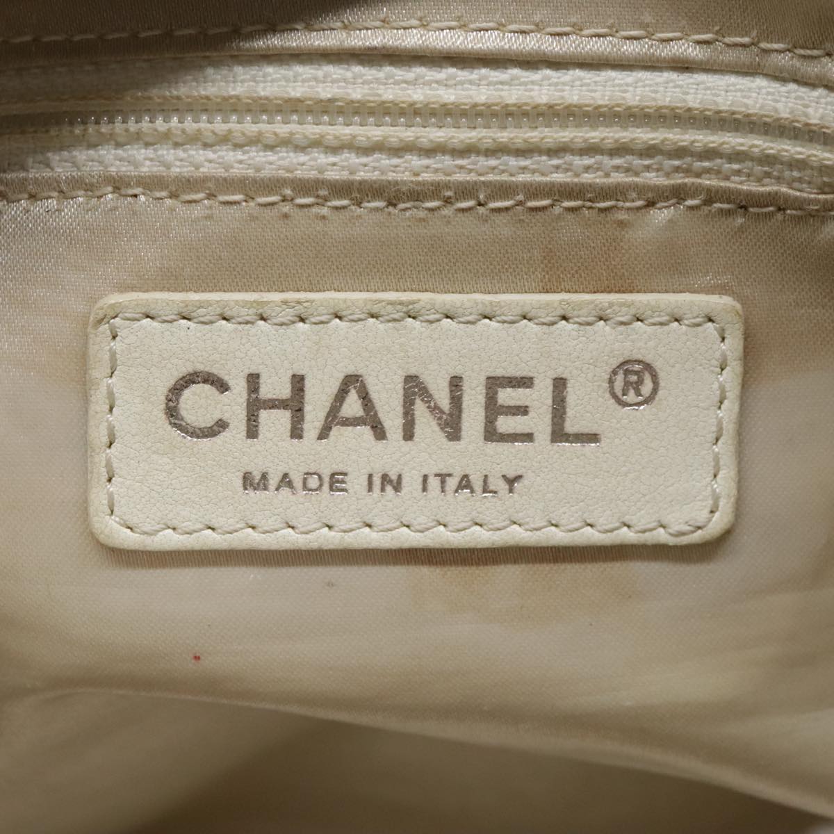 CHANEL Chain Shoulder Bag Leather White CC 93890