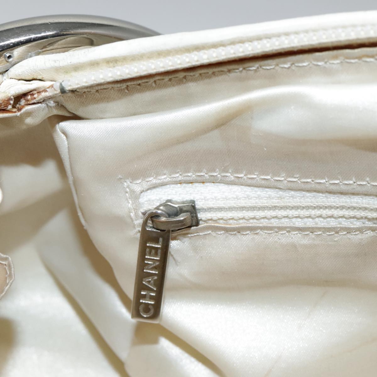 CHANEL Chain Shoulder Bag Leather White CC 93890