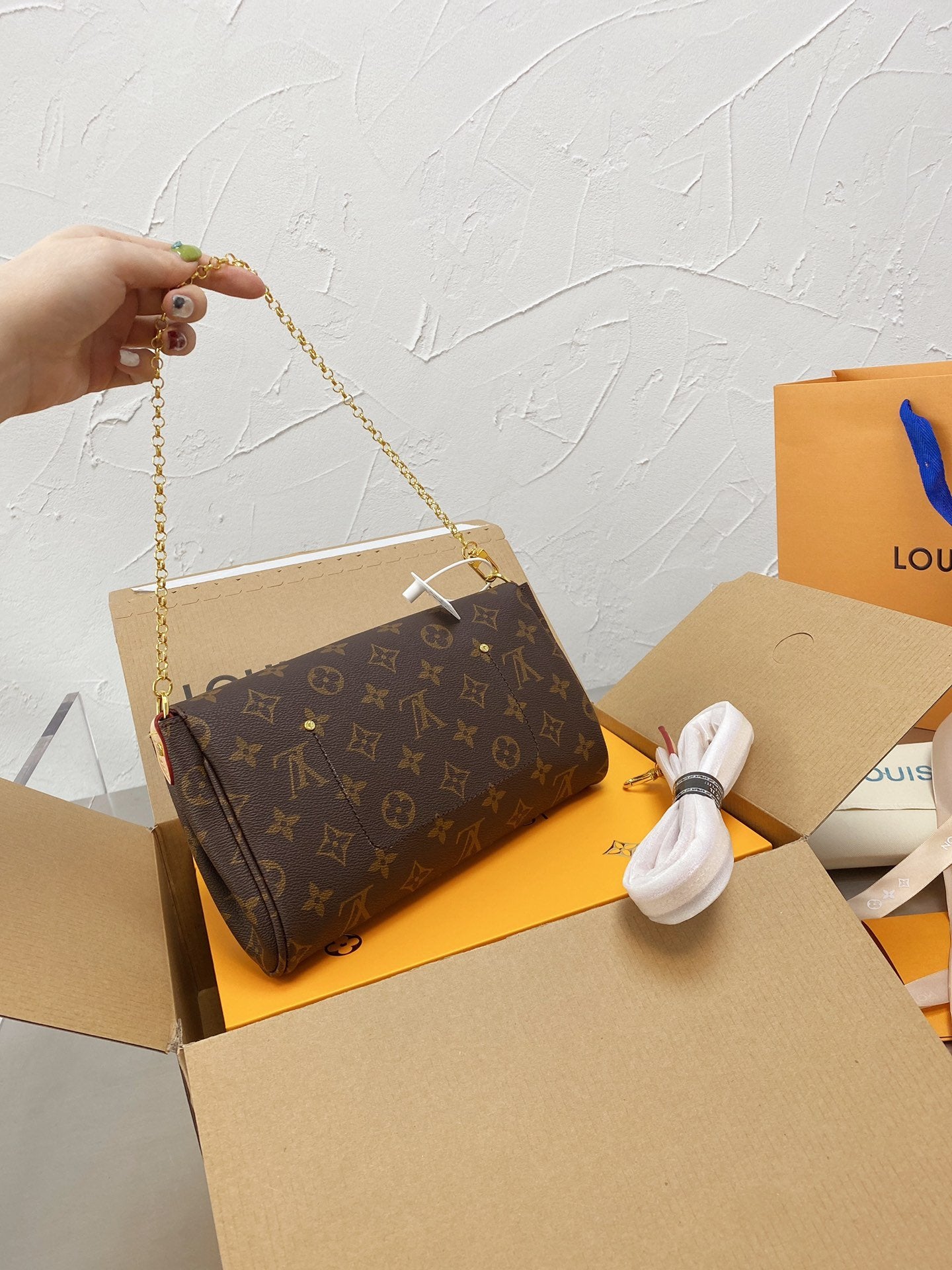 EN - New Arrival Bags LUV 064