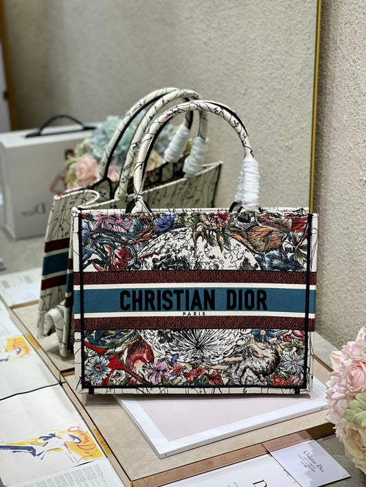 GLAMI MeGLAMIum Book Tote Latte Multicolor ZoGLAMIac Embroidery, Latte Multicolor, For Women WomenÃ¢â‚¬â„¢s Handbags, Shoulder Bags, 36cm CD