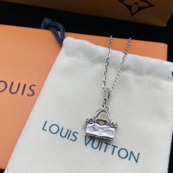 LV Necklaces 054