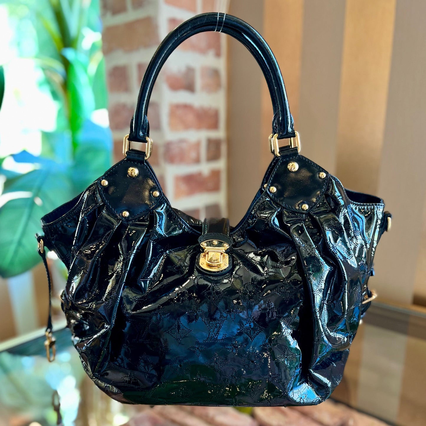 LOUIS VUITTON Surya XL Mahina Vernis Hobo