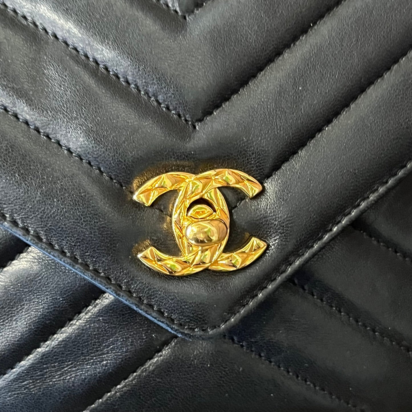 CHANEL Vintage Chevron Lambskin Shoulder Bag