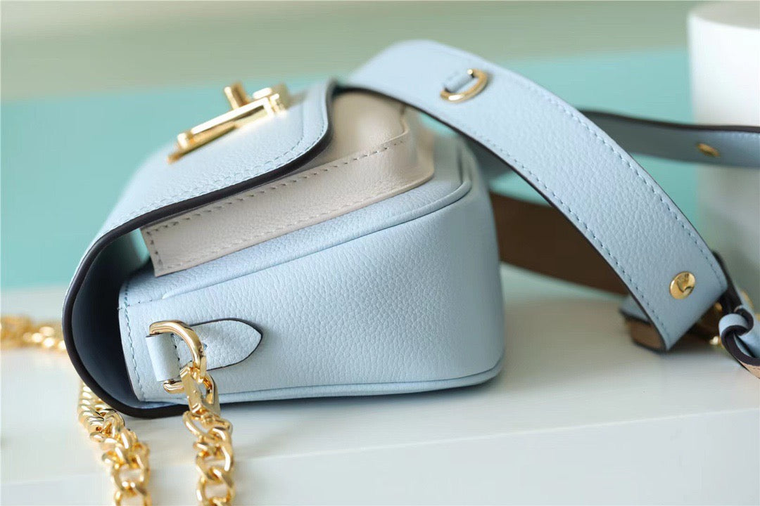 LV Lockme Tender Light Blue For Women, WomenÃ¢â‚¬â„¢s Handbags, Shoulder And Crossbody Bags 7.5in/19cm LV