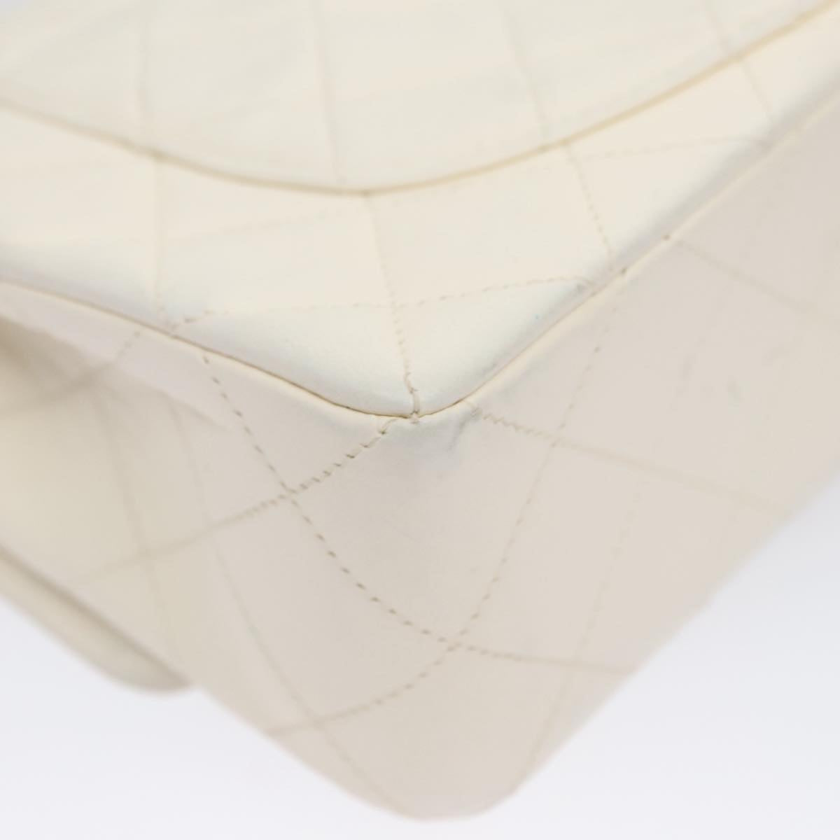 CHANEL Matelasse Chain Shoulder Bag Leather White Gold CC 96085