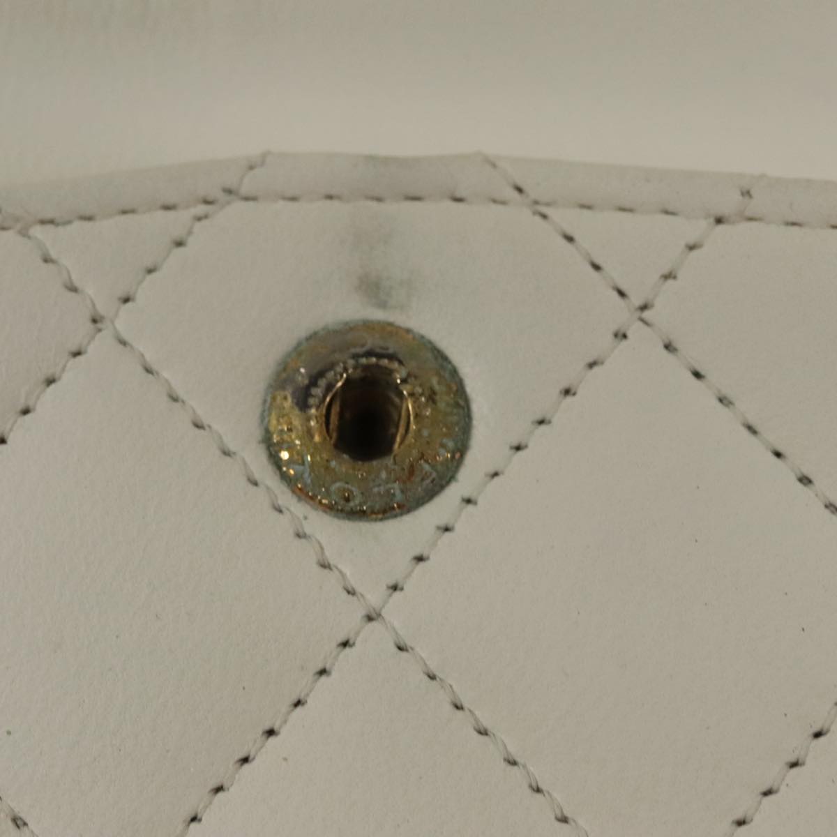 CHANEL Matelasse Chain Shoulder Bag Leather White Gold CC 96085