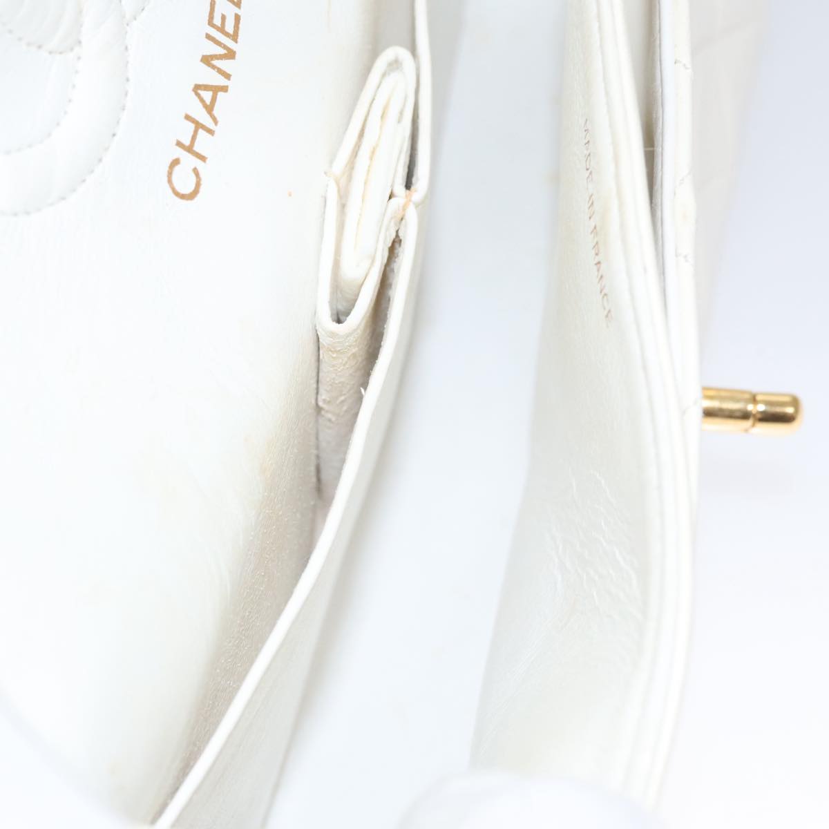 CHANEL Matelasse Chain Shoulder Bag Leather White Gold CC 96085