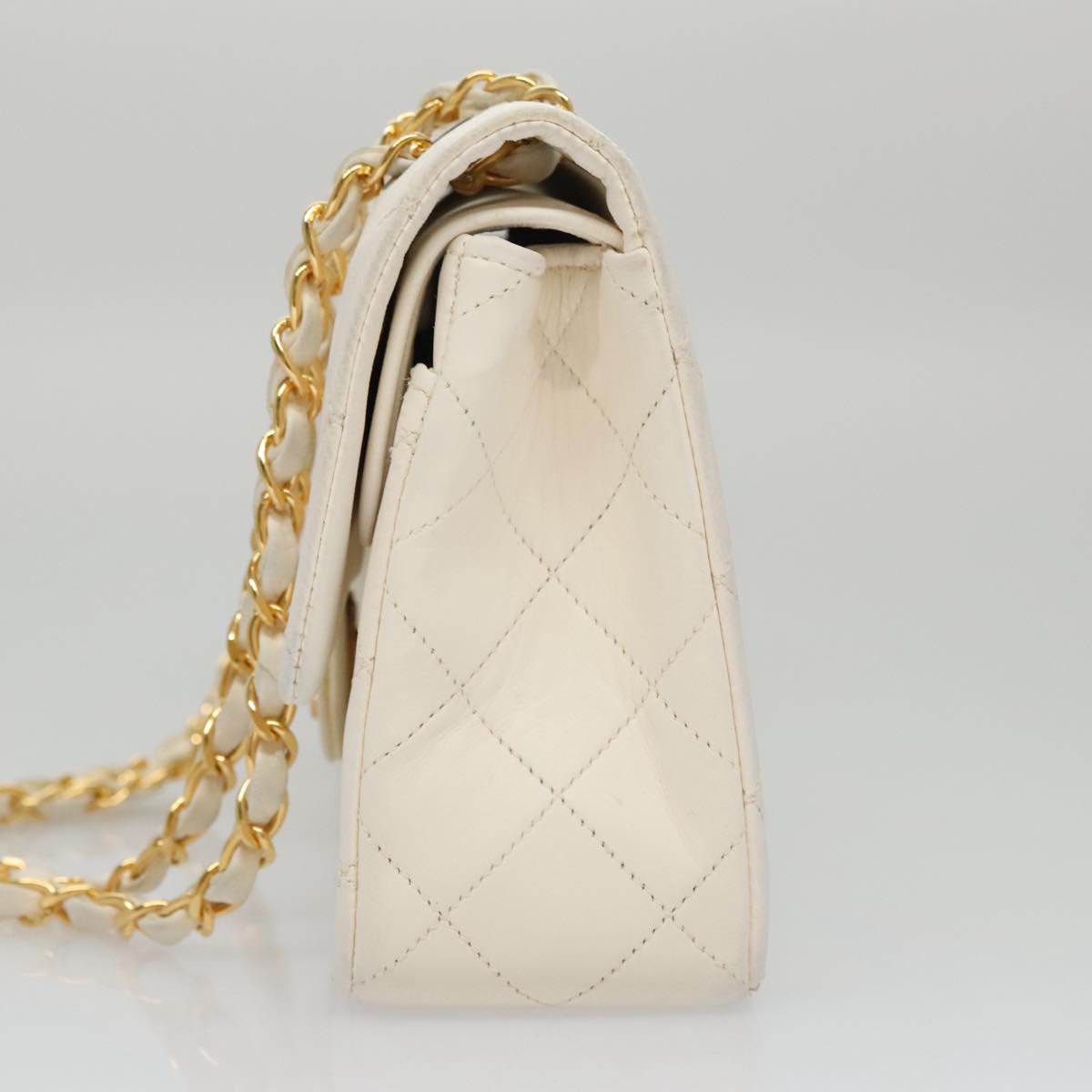 CHANEL Matelasse Chain Shoulder Bag Leather White Gold CC 96085