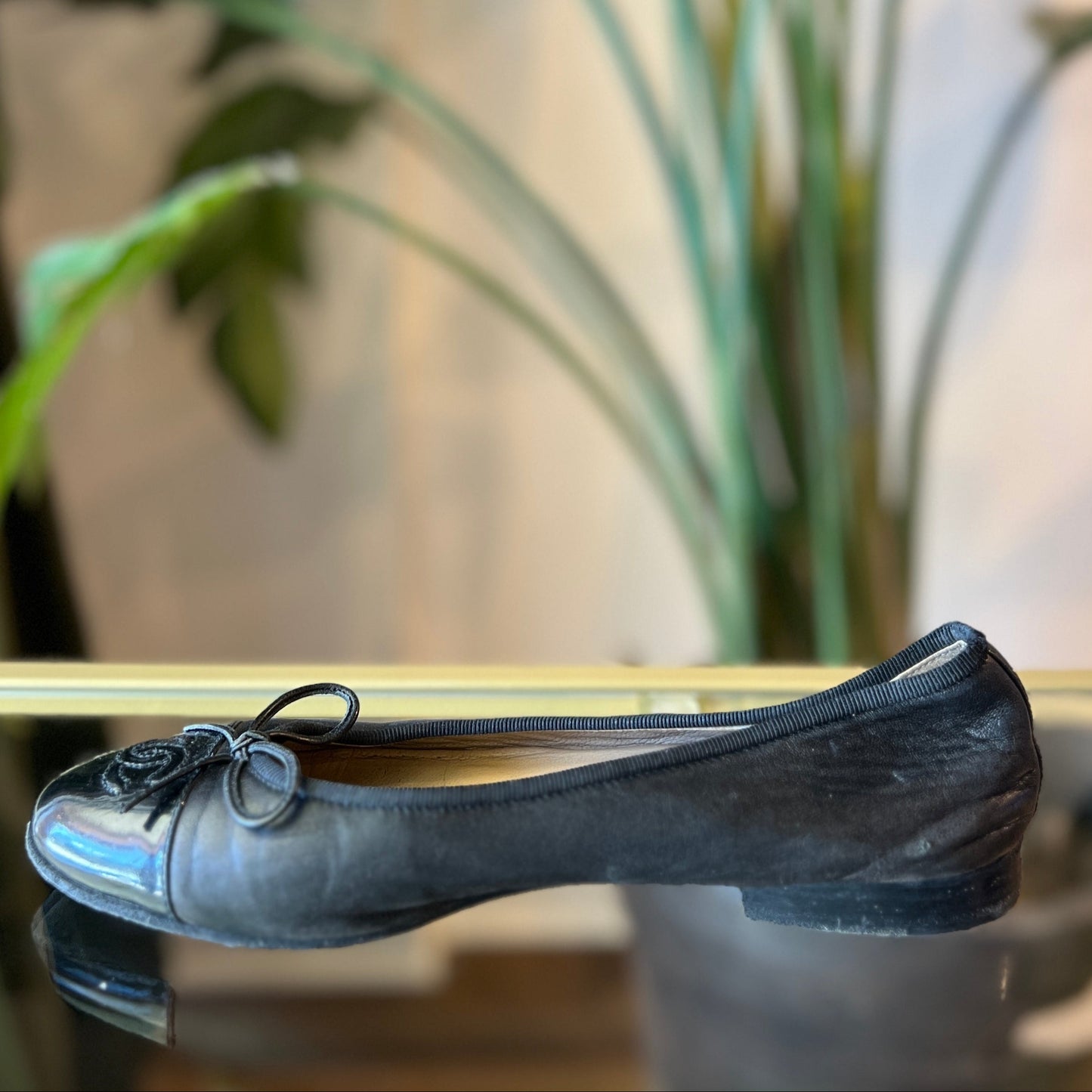 CHANEL CC Black Leather Ballet Flats SZ 37