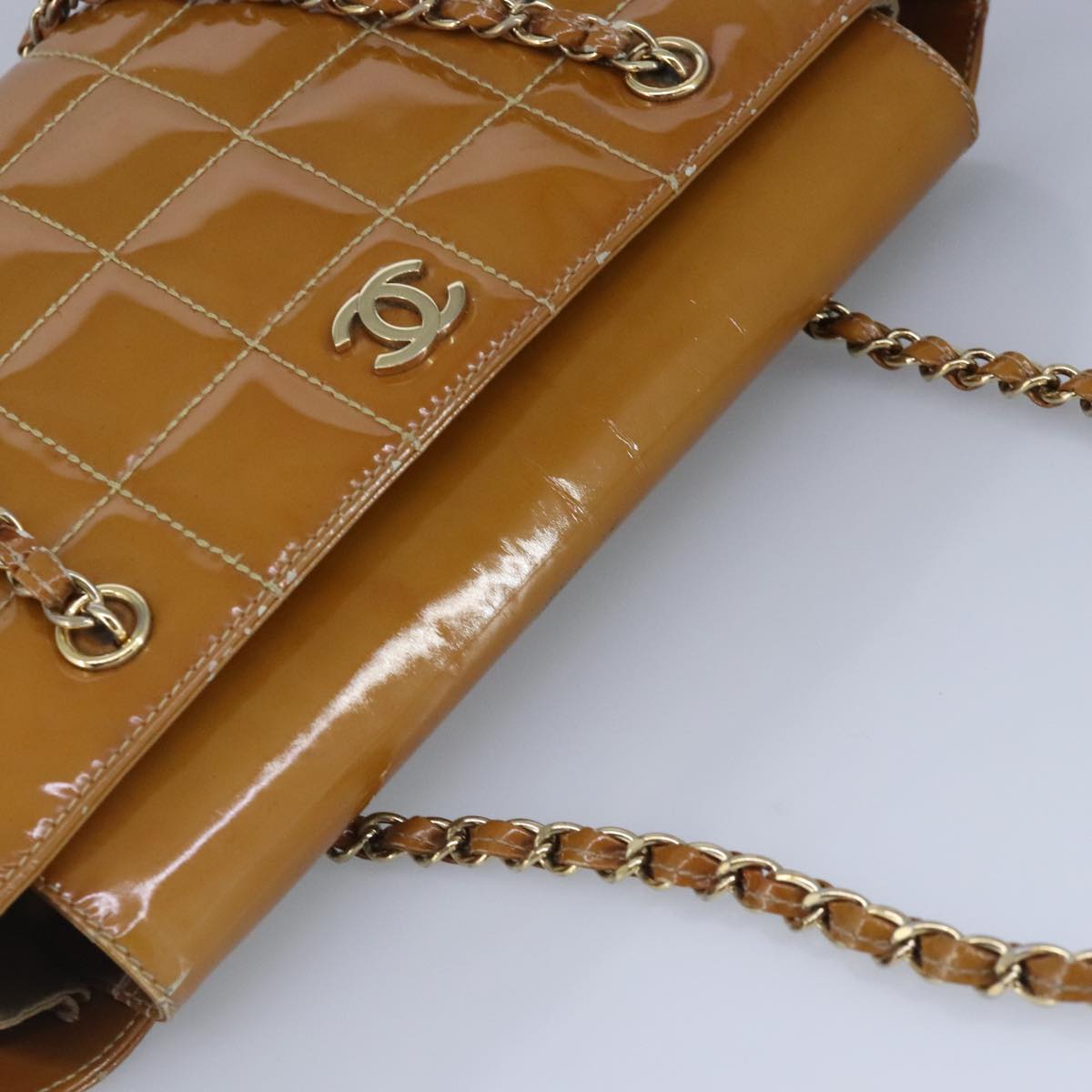 CHANEL Choco Bar Chain Shoulder Bag Patent leather Gold Beige CC 97452