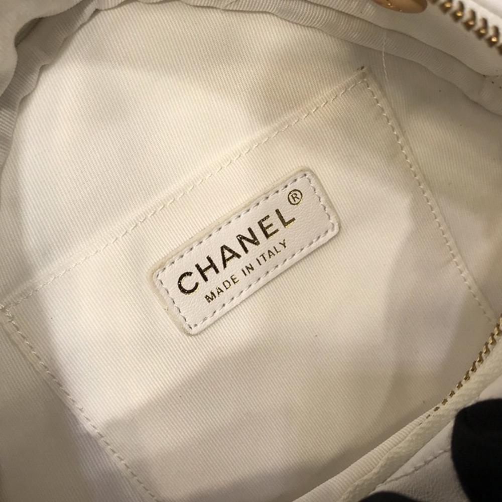 Chanel Runway white lambskin Leather Diamond Cut Bag Gold Chain