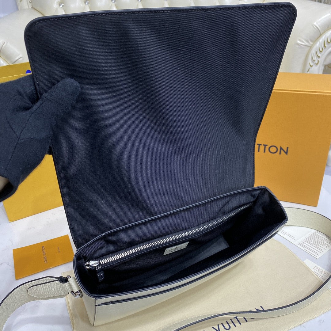 LV New GlamIap Messenger Bag Taiga White For Men, Bags, Shoulder And Crossbody Bags 11.1in/28.3cm LVÃ‚Â 