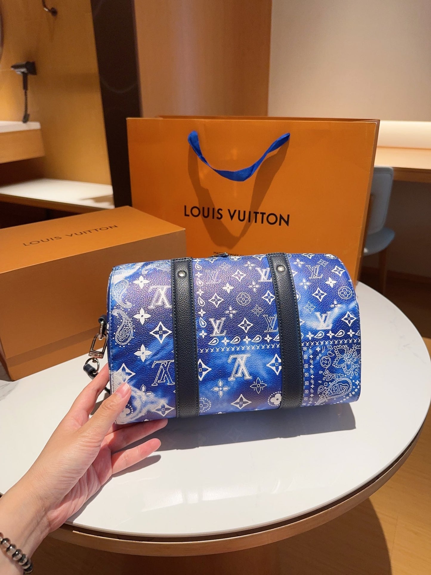 EN - New Arrival Bags LUV 511