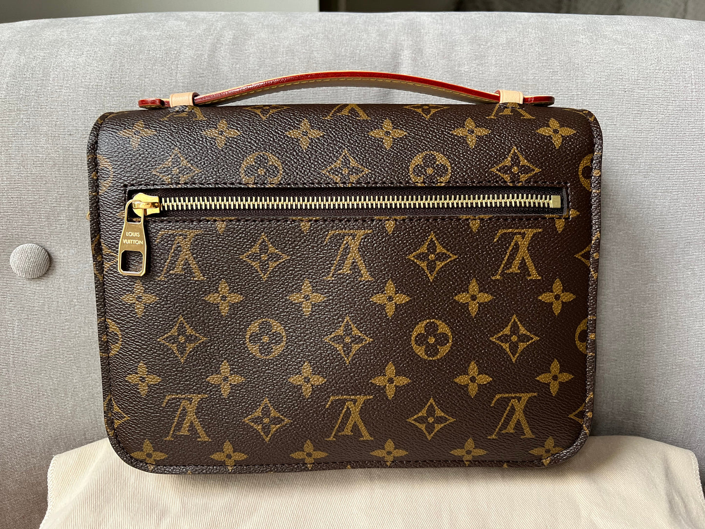 Louis Vuitton Pochette Metis Monogram (RRP £1,970)