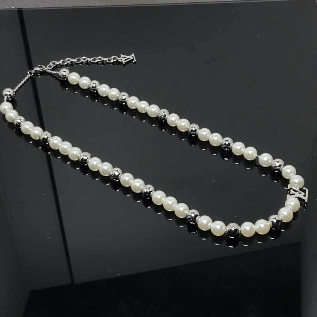 LV Necklaces 006