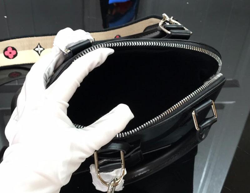 SAMC - LOV Bags - 2428