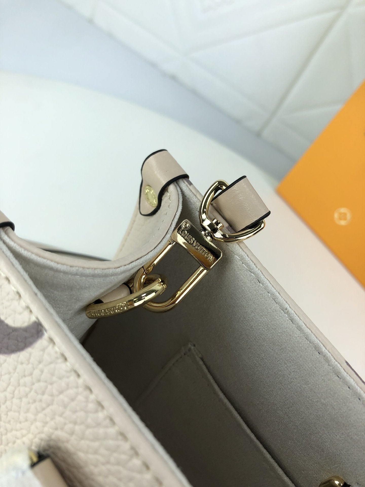 EN - New Arrival Bags LUV 106