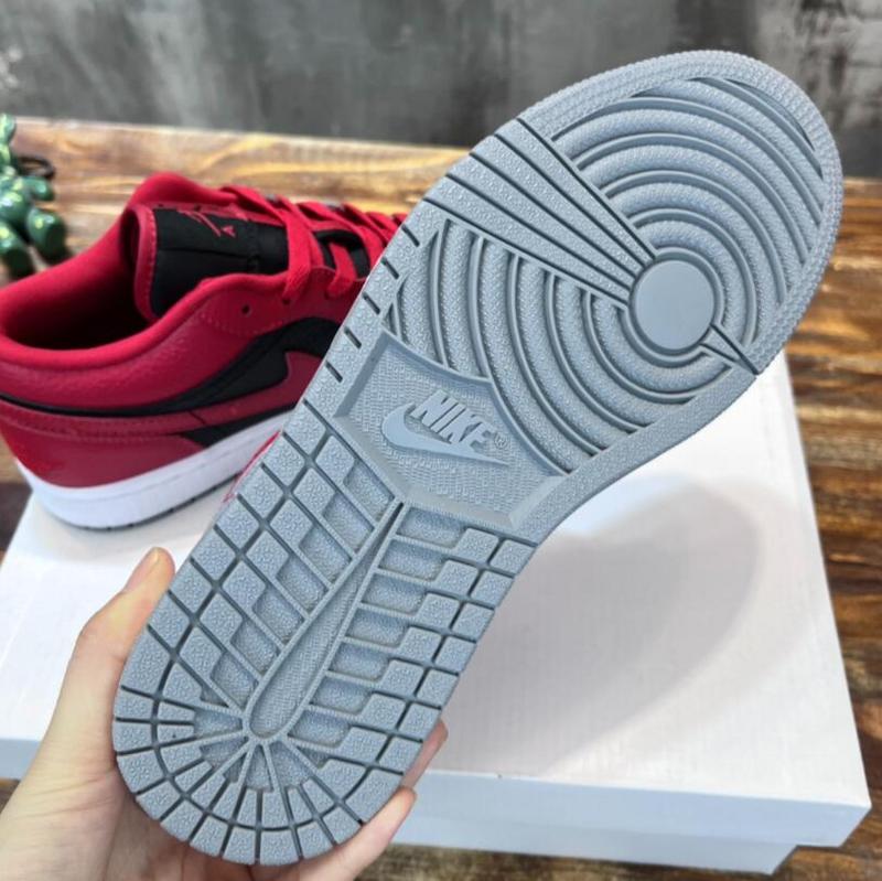 SAMC - NKE Shoes - 647