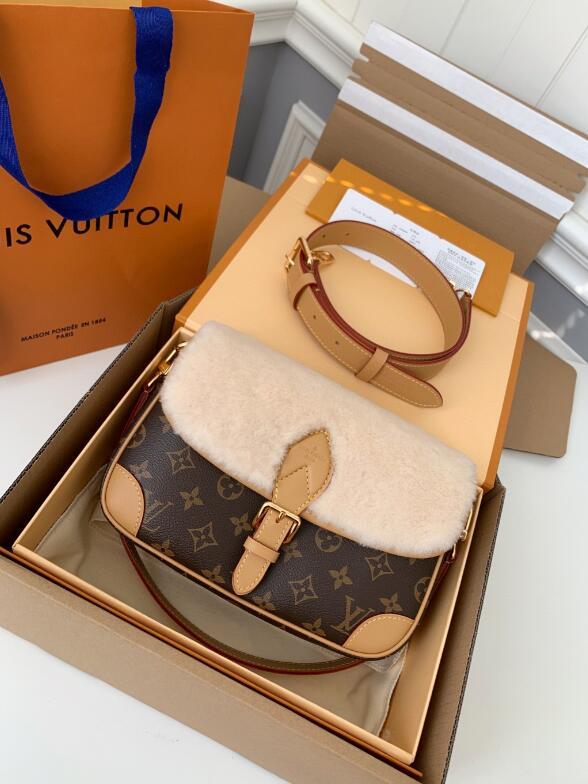 SAMC - LOV Bags - 1375