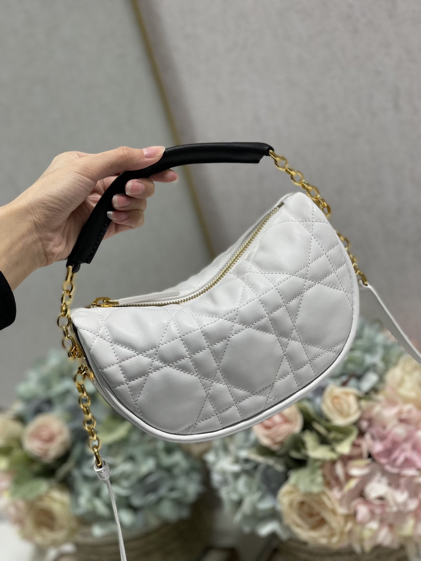 GLAMI Small Vibe Hobo Bag White Cannage, White Handbags, Crossbody Bags, 20cm CD M7200ONOA_M879