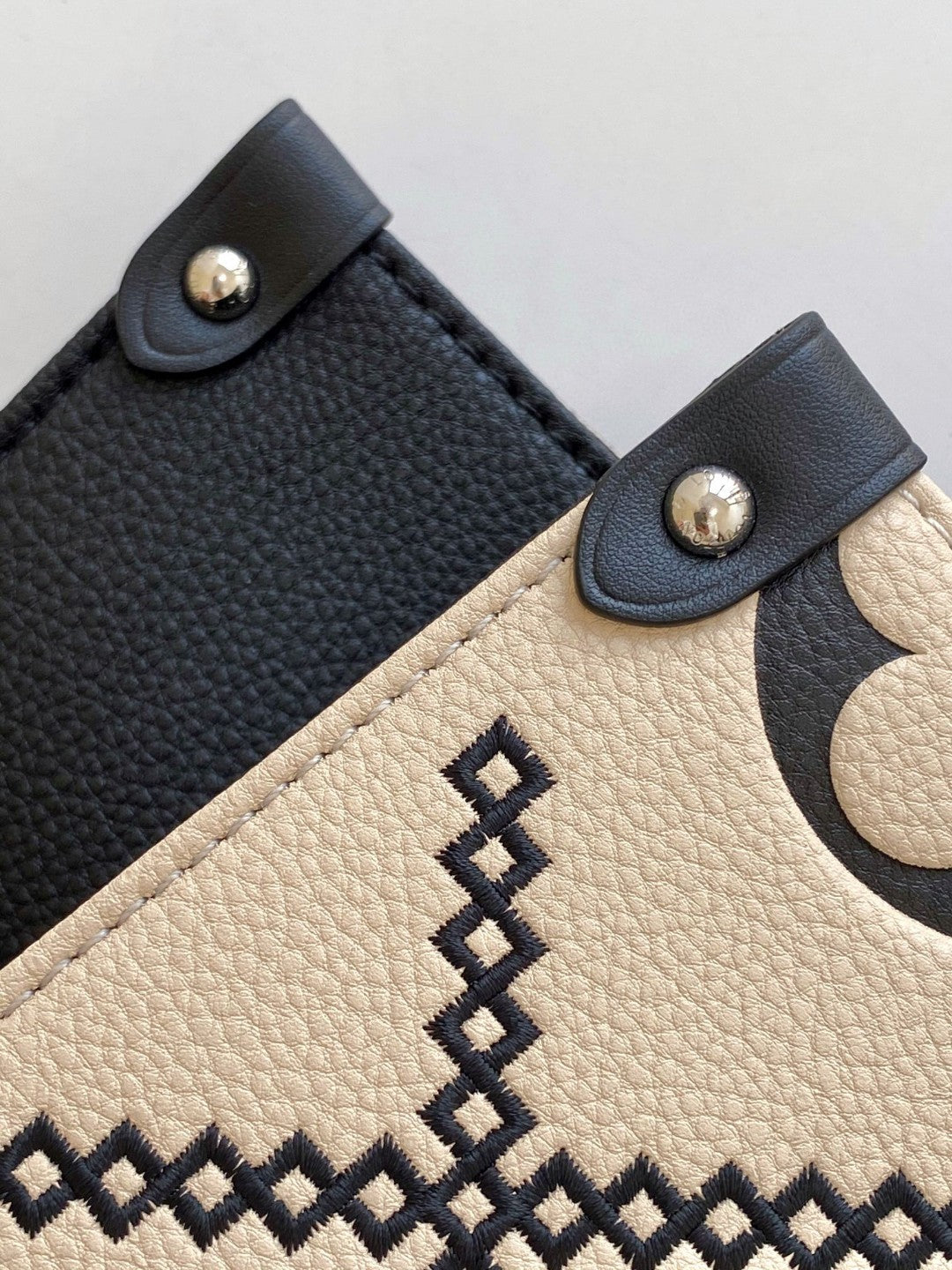 LV Onthego MM Tote Bag Monogram Empreinte CrÃƒÂ¨me Beige For Women, Women Handbags, Shoulder Bags And Crossbody Bags 13.8in/35cm LV M46016